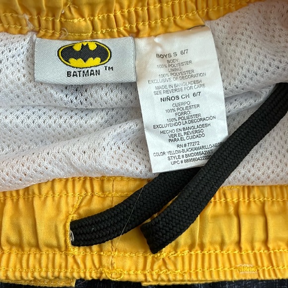 Boys Batman Swim Trunks - Size 6/7 - Picture 2 of 3